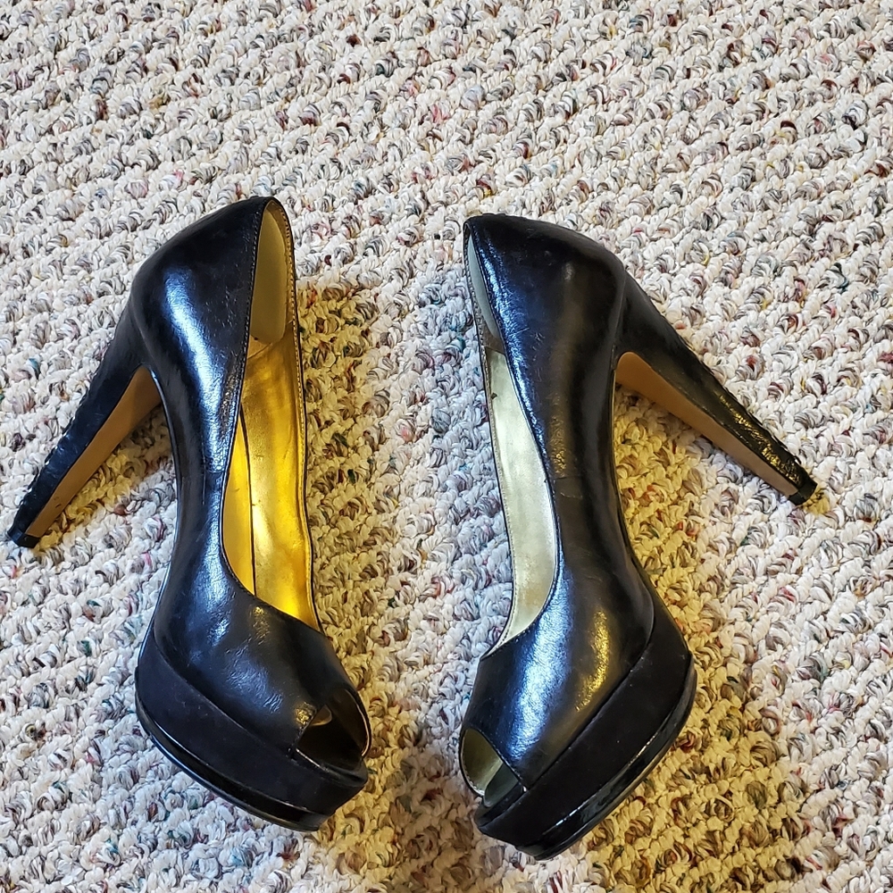 Shoes - Picture 4 of 4